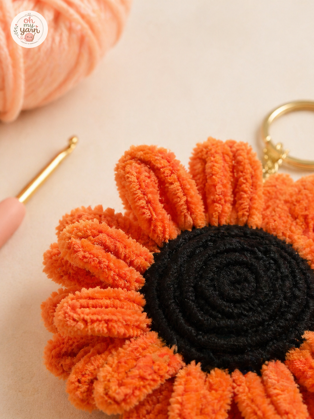Crochet Flower Keychain — Detail