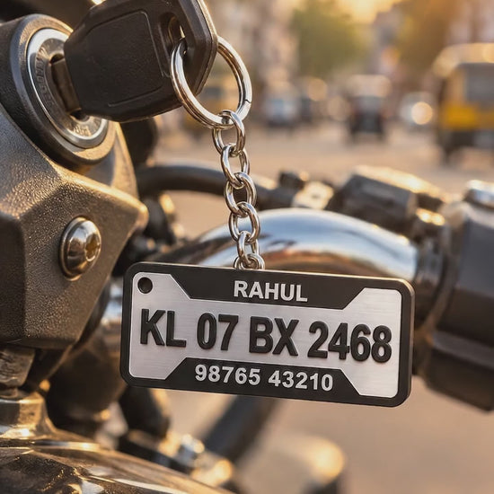 Your number on your keys: a number plate keychain with a car key